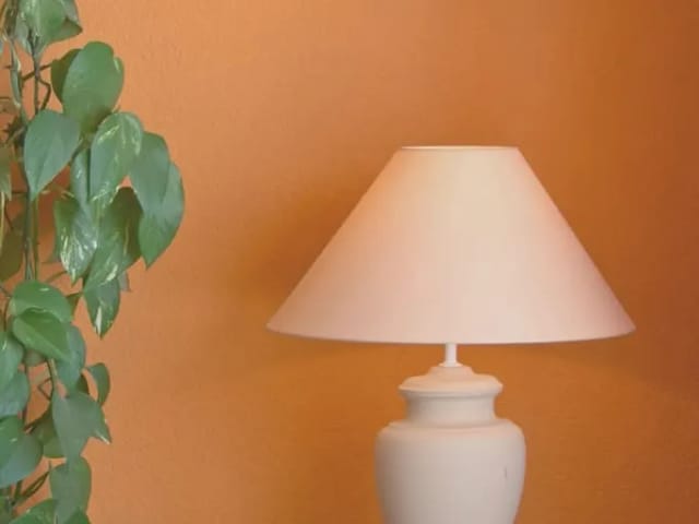 Amphora table lamp – product photo