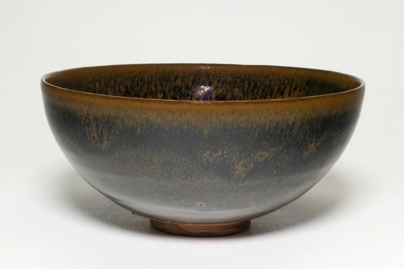 Schale mit dunkelbrauner Tenmoku-Glasur