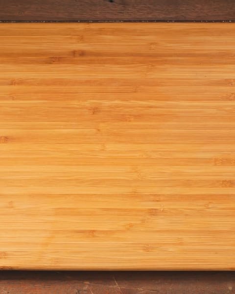 Bamboo cutting board with handle