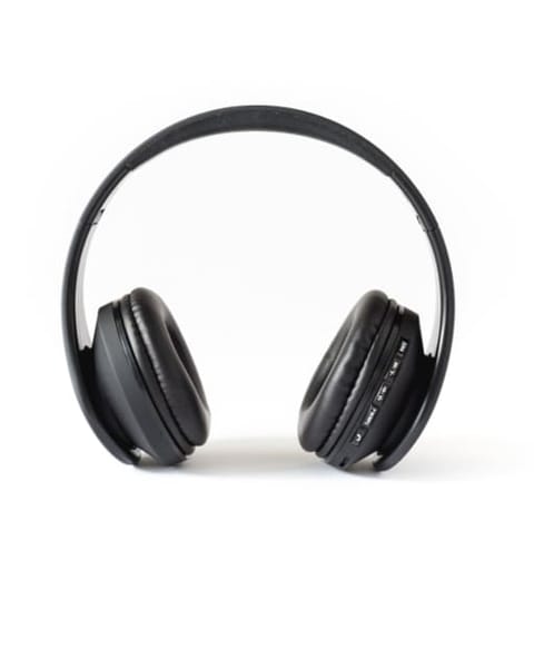 Schwarze Over-Ear-Kopfhörer vor weißem Hintergrund